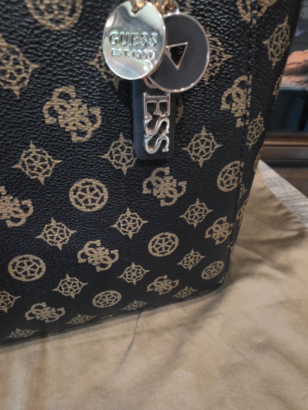 GUESS TOTE BAG - Picture 5 of 13